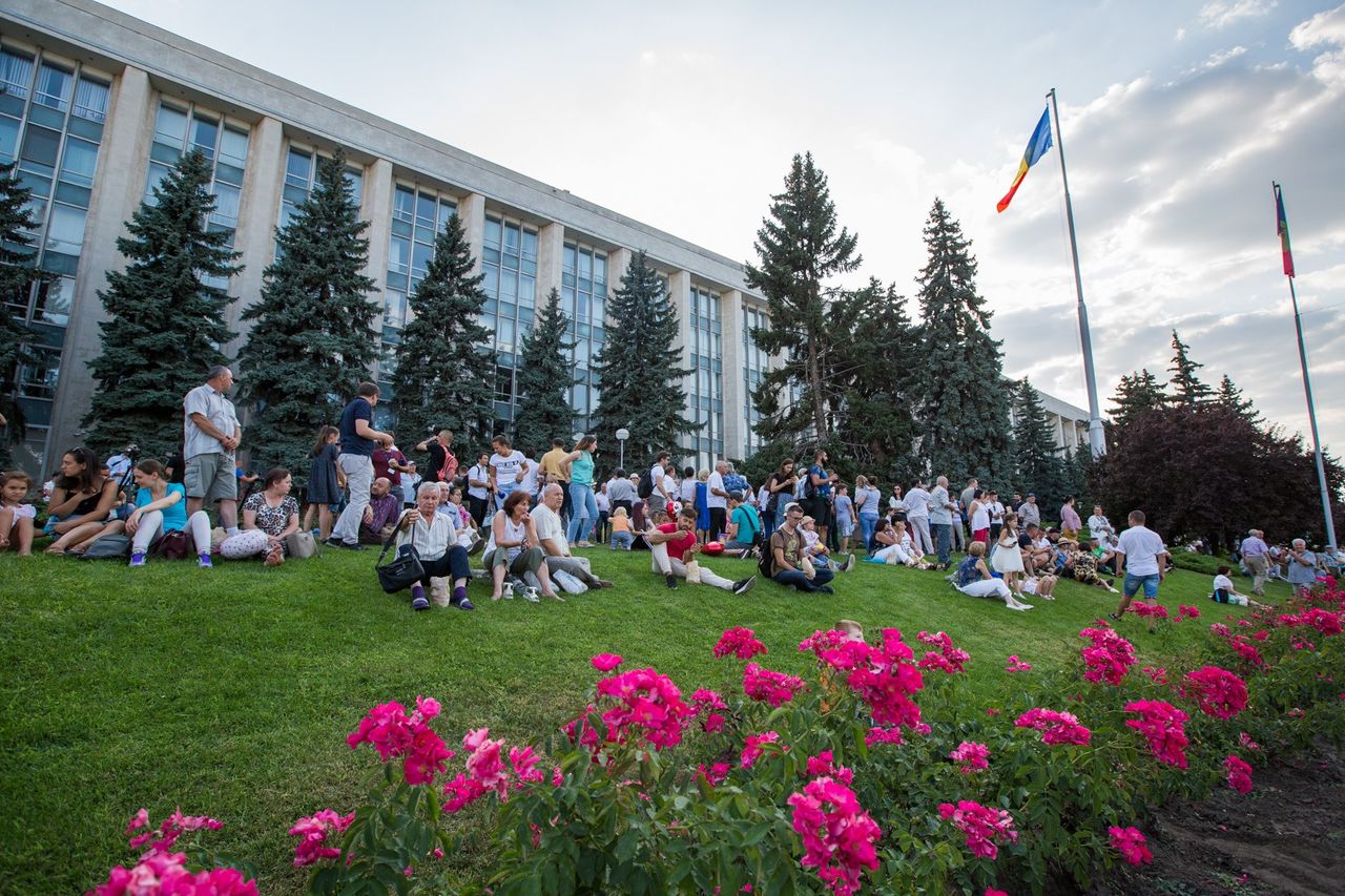 Санду поблагодарила граждан за порядок на центральной площади
