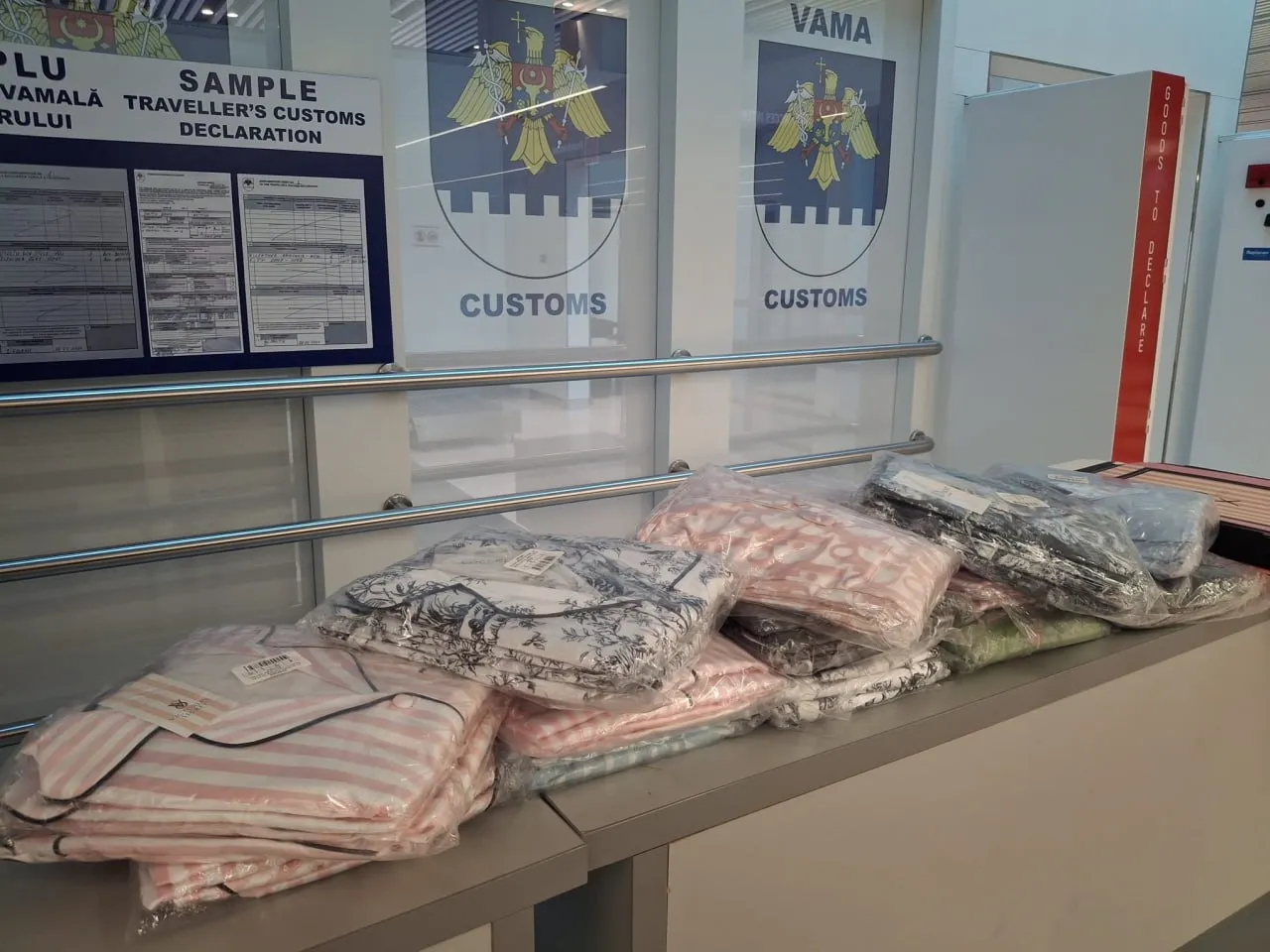 Rochii de mireasă nedeclarate, depistate la Aeroportul Chișinău