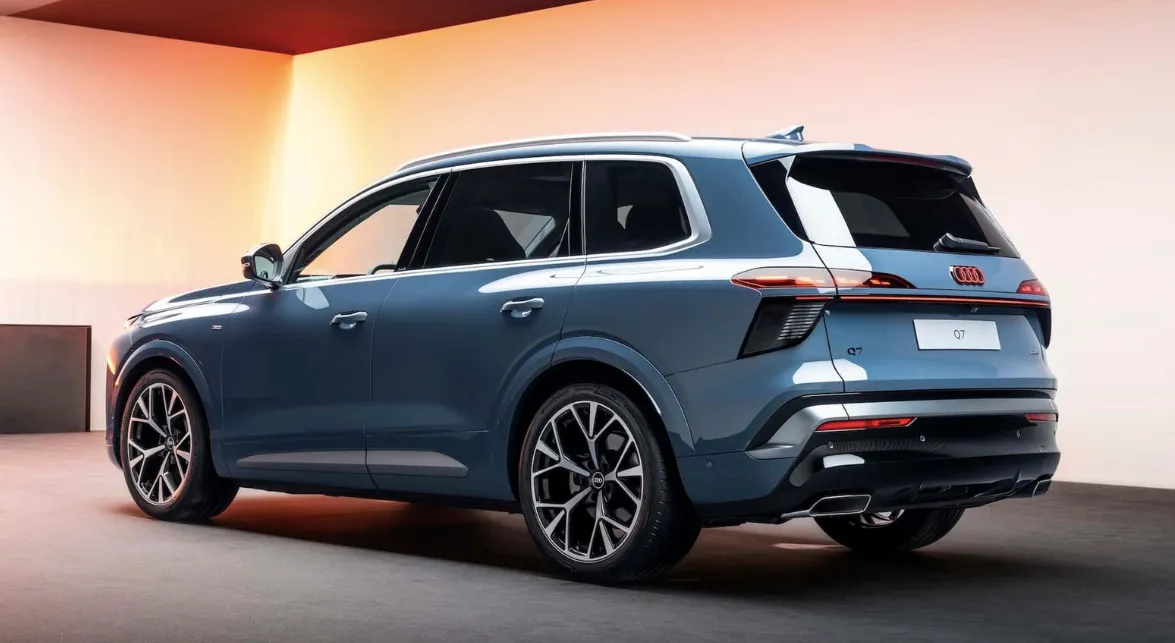 Компания Audi рассекретила обновленный кроссовер Q7