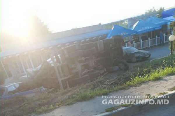 Автобетоносмеситель перевернулся в одном из сел Гагаузии