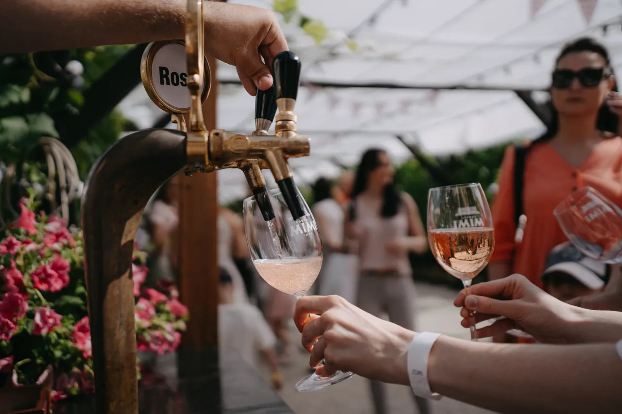 Rosé Day в Castel Mimi: Встречайте лето зрелищно