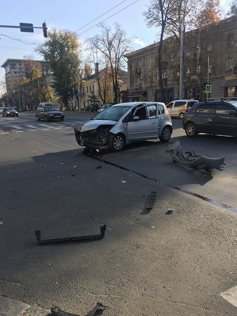 ДТП с участием двух автомобилей произошло в центре столицы