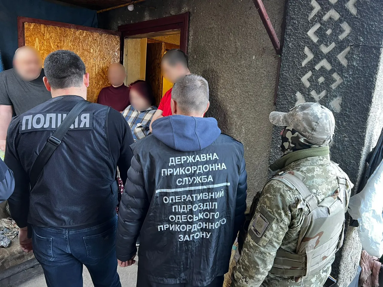 Украинка вывозила женщин "на экскурсию" в Румынию: они оказались в рабстве