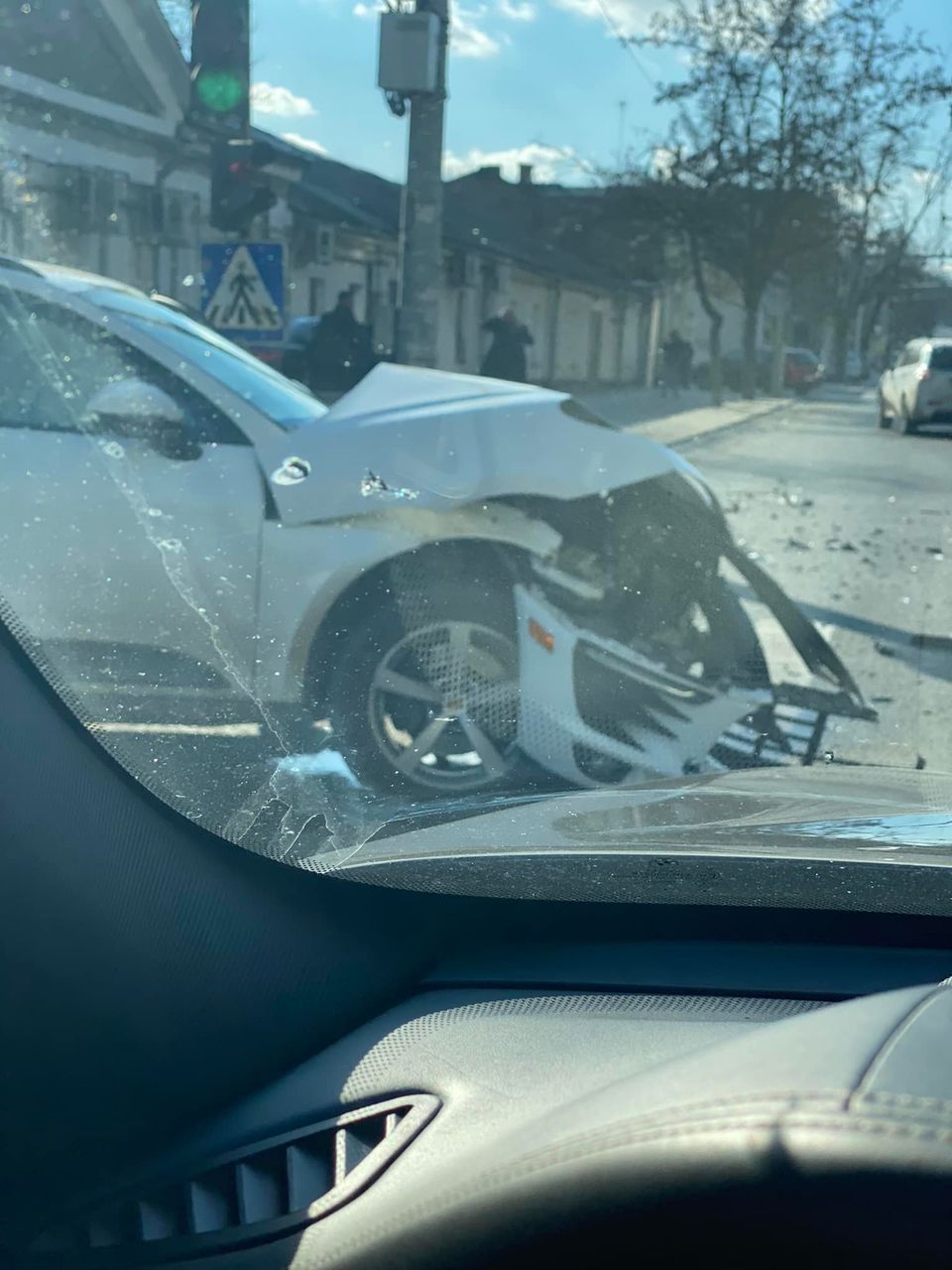 В столице произошло ДТП: столкнулись Porsche и Mazda