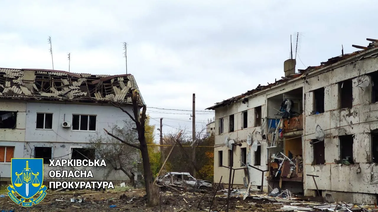 Украинская прокуратура показала последствия удара по поселку в Харьковской области