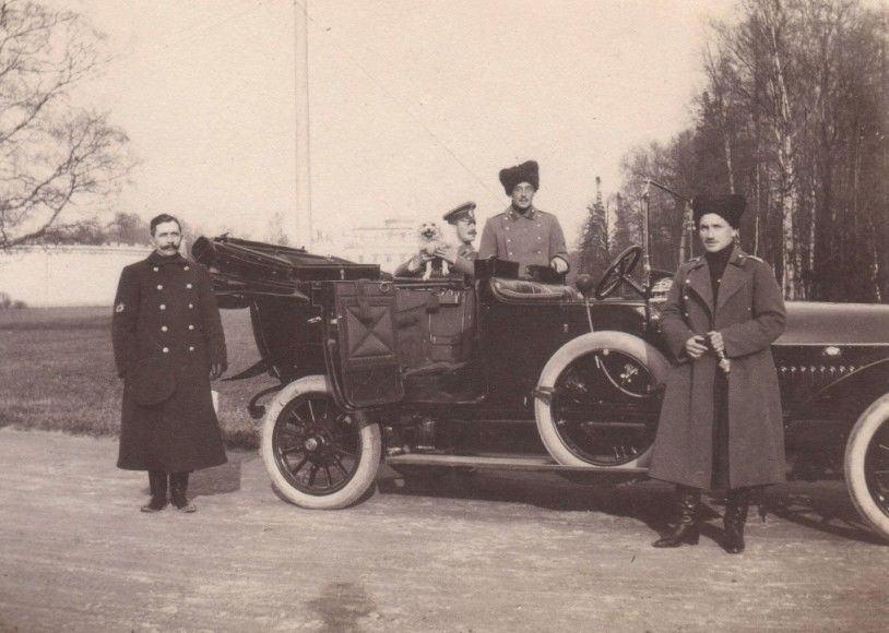 В России нашли тайник с фотографиями семьи Николая II