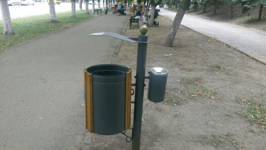 Новые кишиневские урны начали терять свой вид