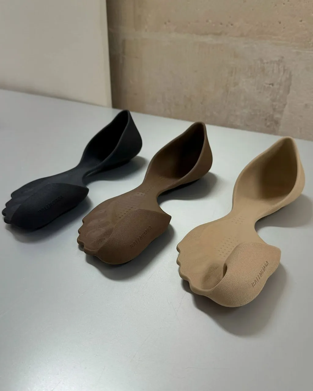 Balenciaga представил очень минималистичную обувь The Zero
