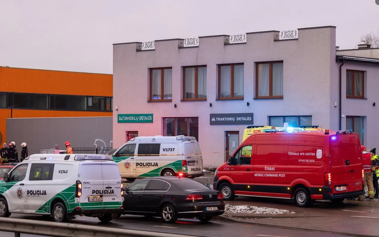 Un avion de marfă s-a prăbușit pe o clădire rezidențială cu două etaje la Vilnius