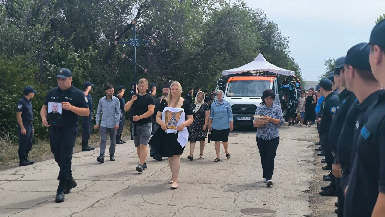 Pompierul decedat Denis Timohin a fost petrecut pe ultimul drum