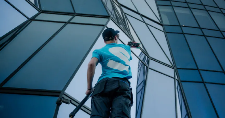 Ferestre murdare pe exterior – Splash le spală gratuit prima dată