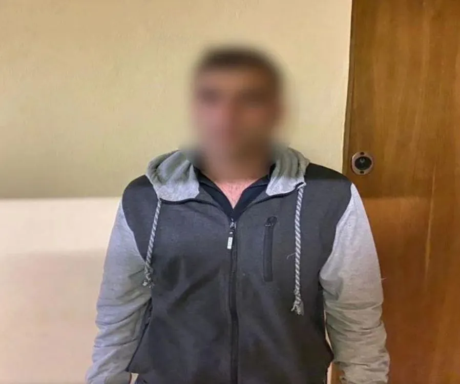 Двое мужчин пытались сбежать из Украины, выдавая себя за подростков