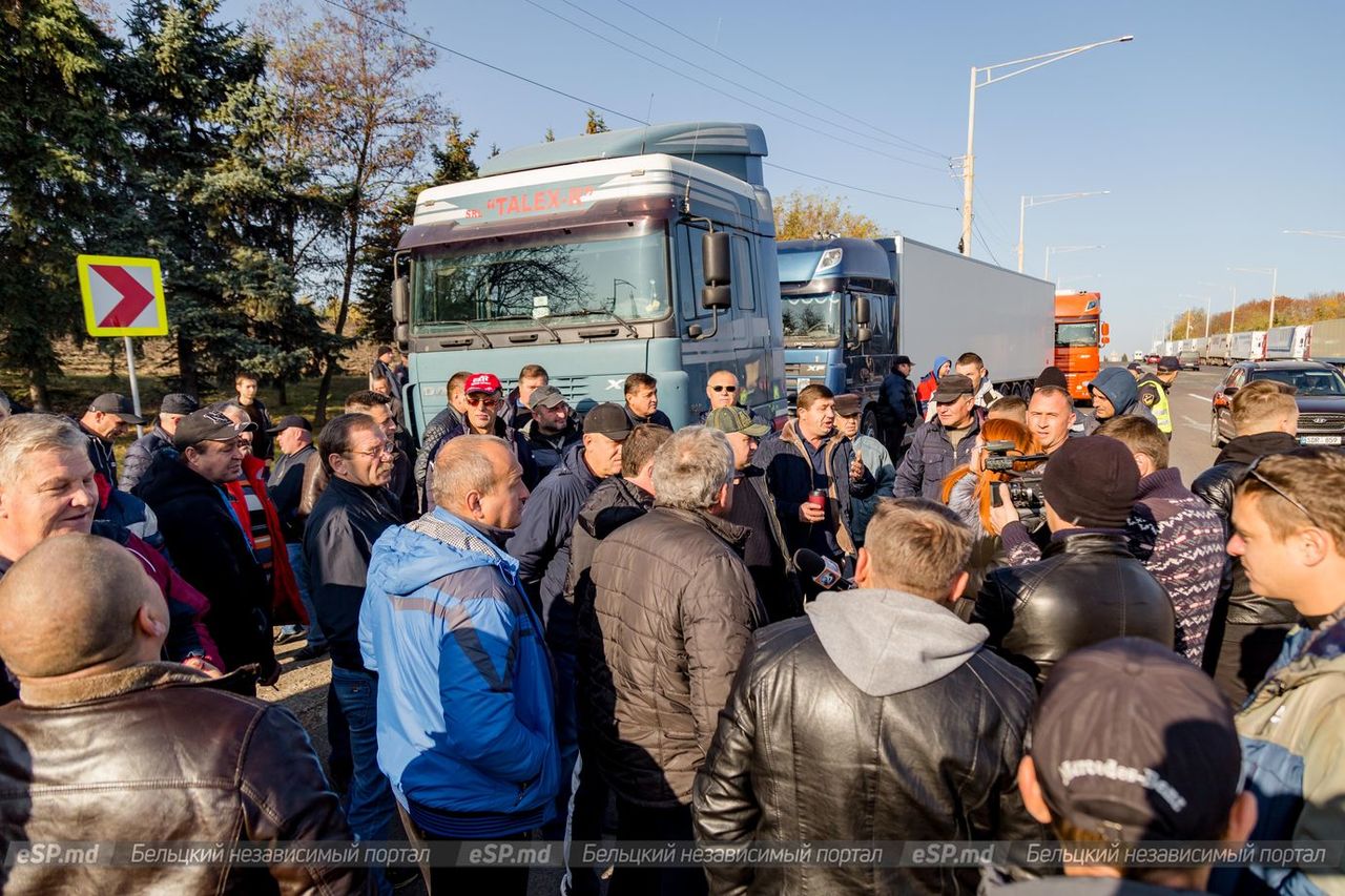 В Бельцах прошёл протест дальнобойщиков: Нам нужно кормить семьи
