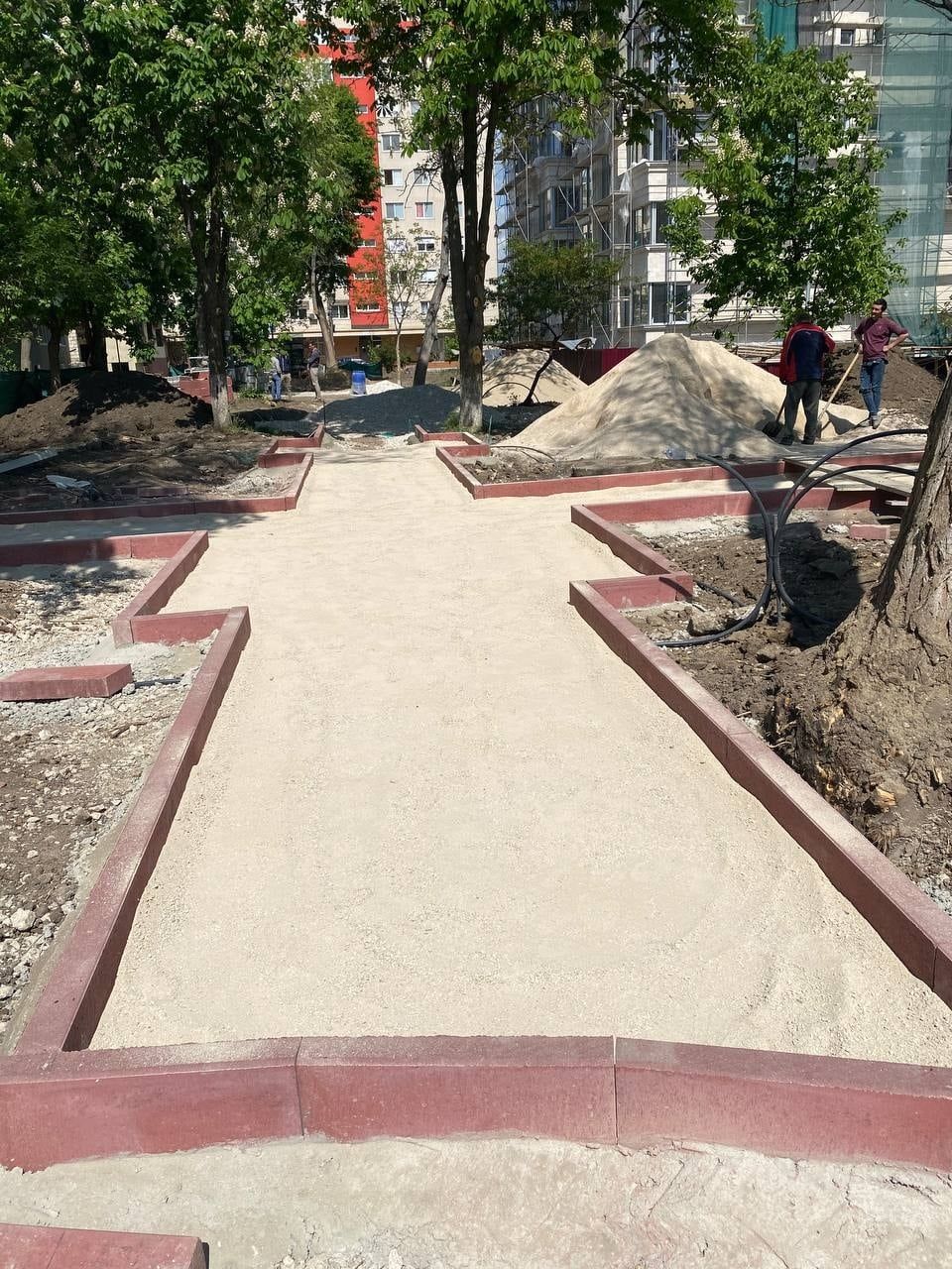 В столичном секторе Буюканы обустраивают дворы