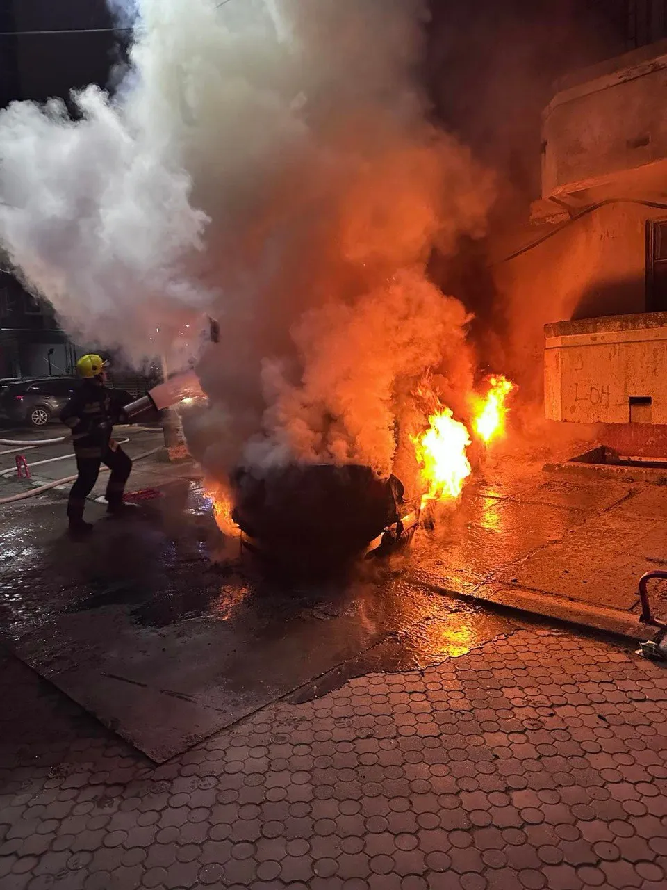 В Кагуле дотла сгорел автомобиль Mercedes