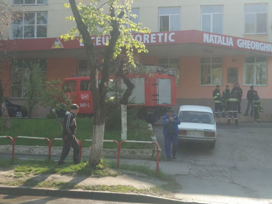 В столичном лицее вспыхнул пожар: школьников срочно эвакуировали