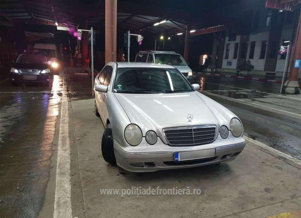 Пограничники Румынии обнаружили у молдаванина поддельные документы на авто