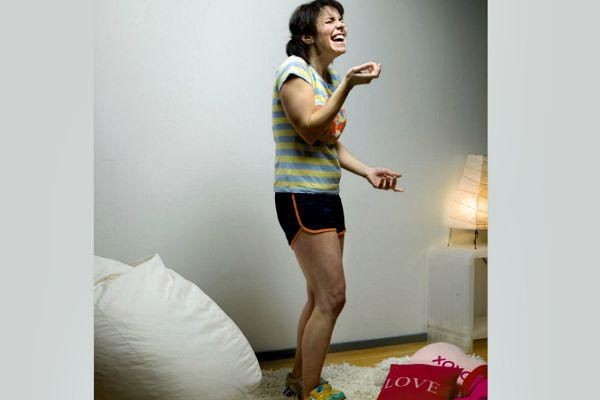 Sex la telefon: Cum arată vocile de la capătul liniilor erotice şi cum imită operatorii scârţâitul patului