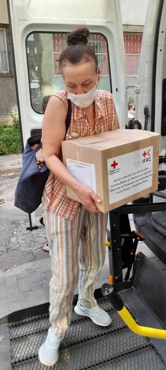 Красный Крест предоставил нуждающимся гражданам 400 продуктовых наборов