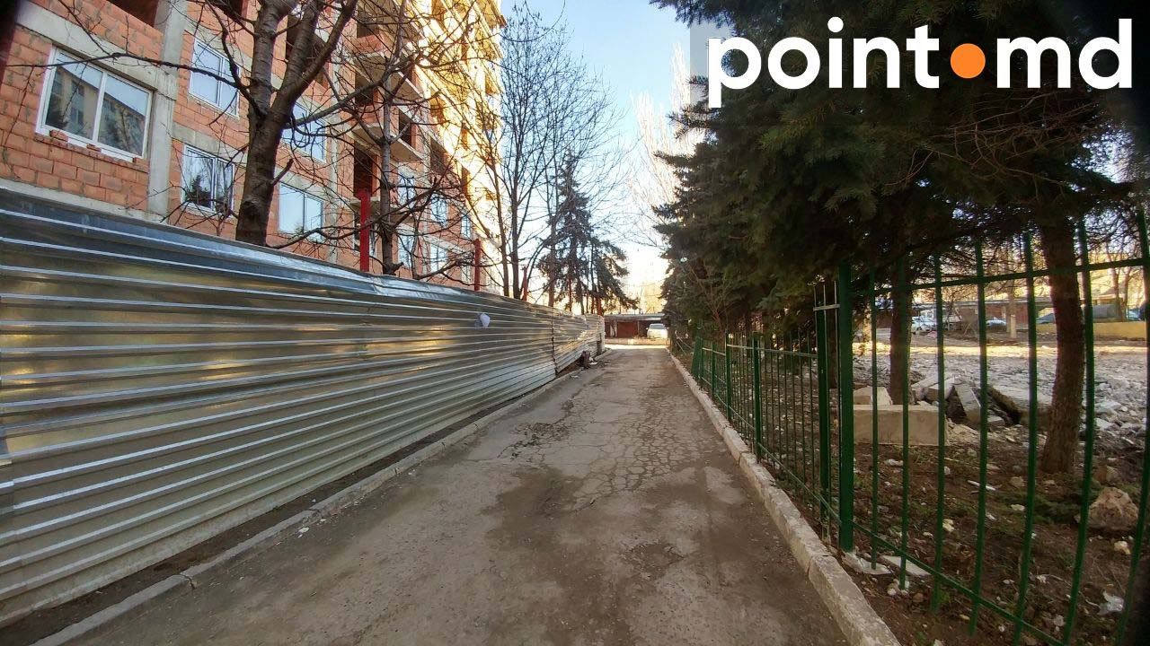 На Ботанике на месте полицейского участка идет строительство, вырубают деревья