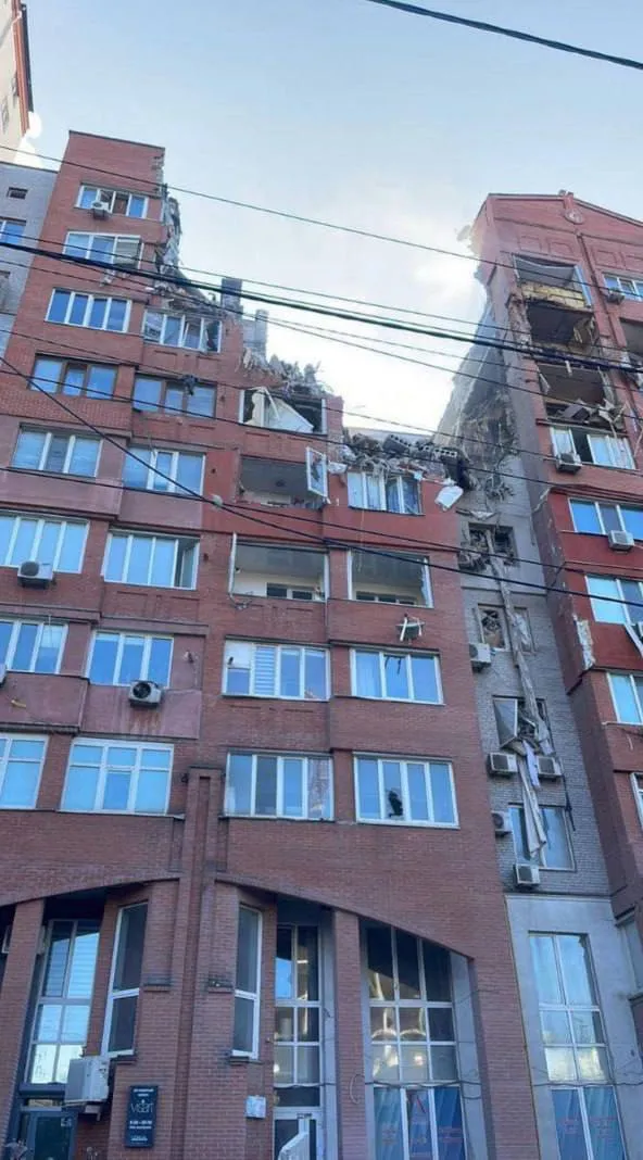 В Днепре ракета попала в жилой дом: есть пострадавшие