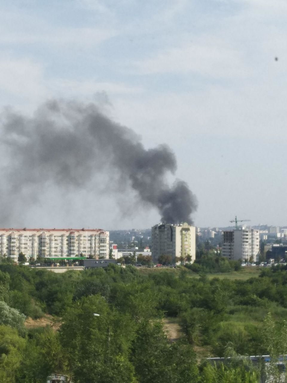 В Кишиневе произошел пожар в автосервисе