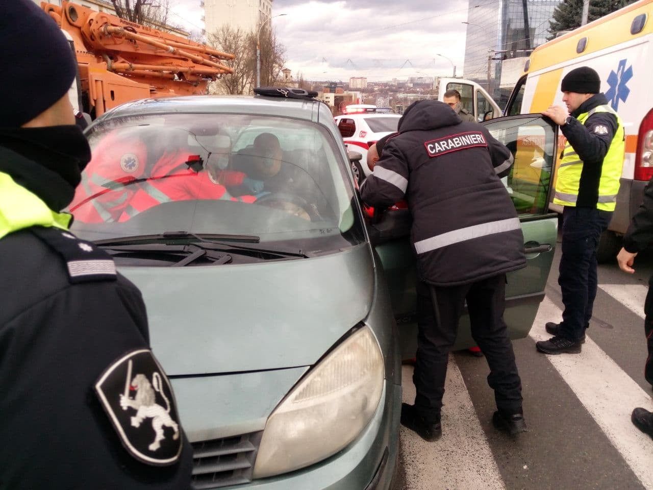 В центре столицы произошло ДТП: у водителя произошла остановка сердца