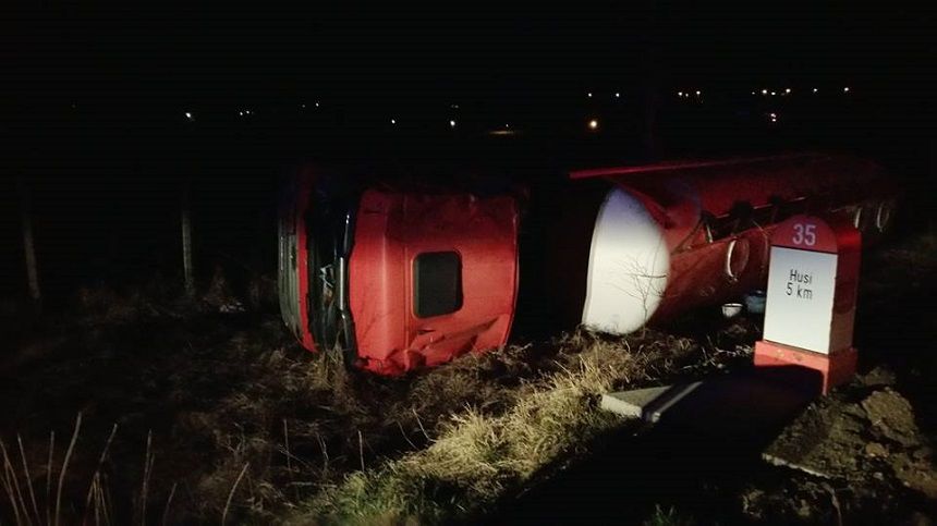 В Румынии перевернулась молдавская цистерна с дизтопливом