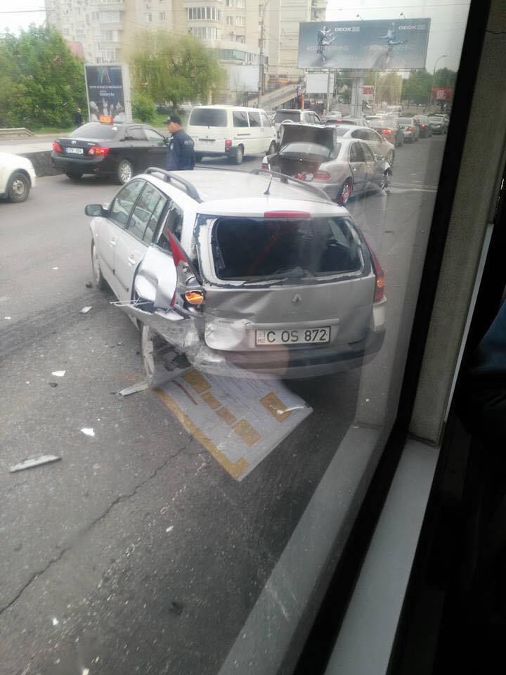 Trafic îngreunat pe viaduct din cauza unui accident