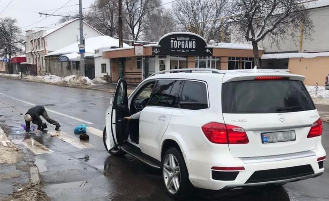 В Кишиневе водитель Мерседеса сбил пешехода