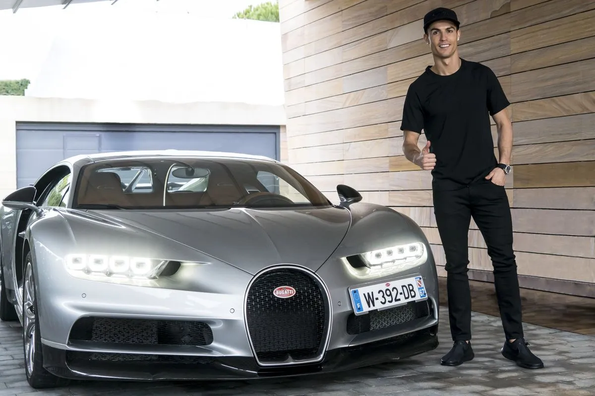 Роналду впервые выехал в свет на эксклюзивном Bugatti за $10 миллионов