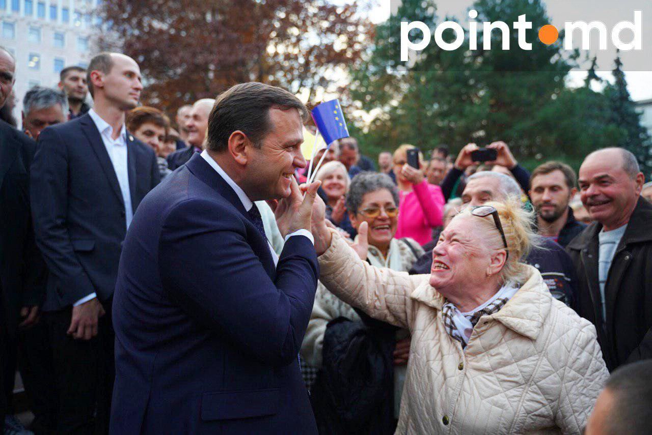 Перед парламентом протестовали сторонники блока ACUM