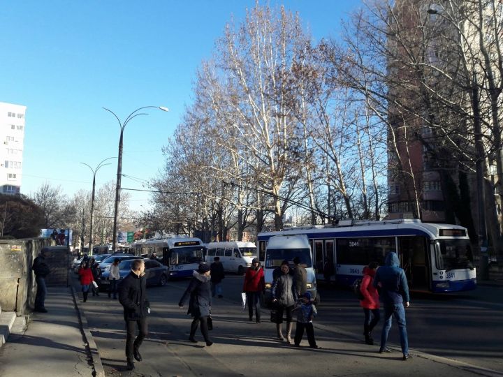 ДТП в столице: столкнулись троллейбус и маршрутка