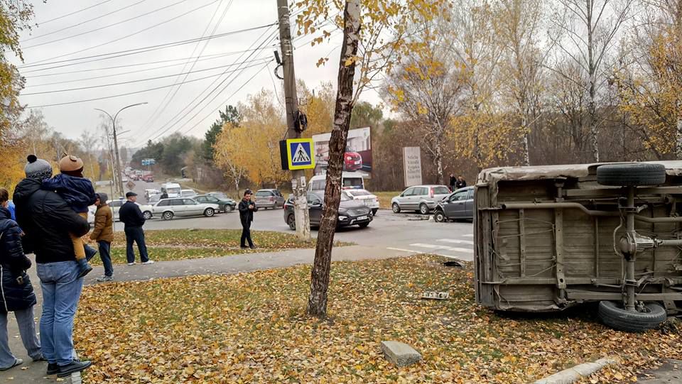 На Рышкановке в результате ДТП перевернулся микроавтобус