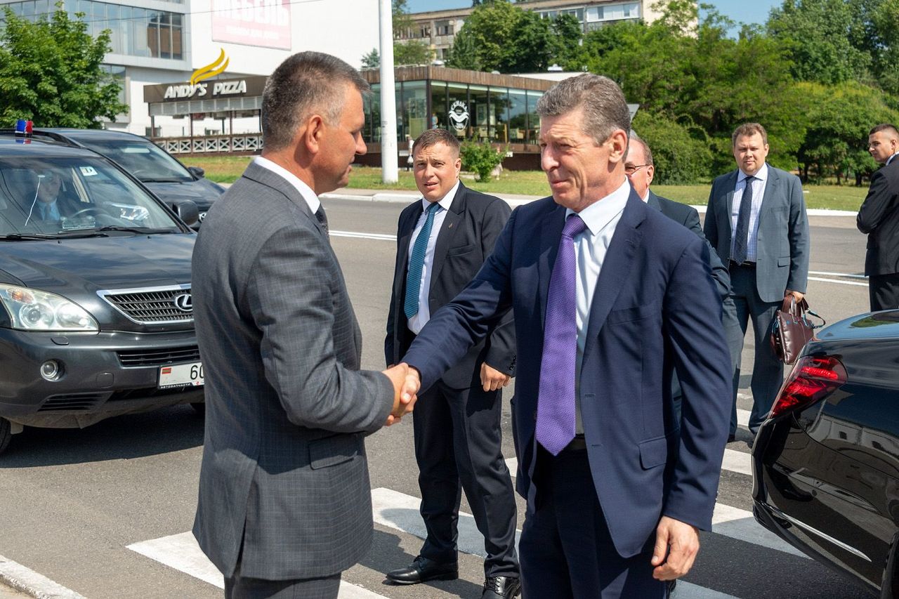 Переговоры между Красносельским и Козаком проходят за закрытыми дверями