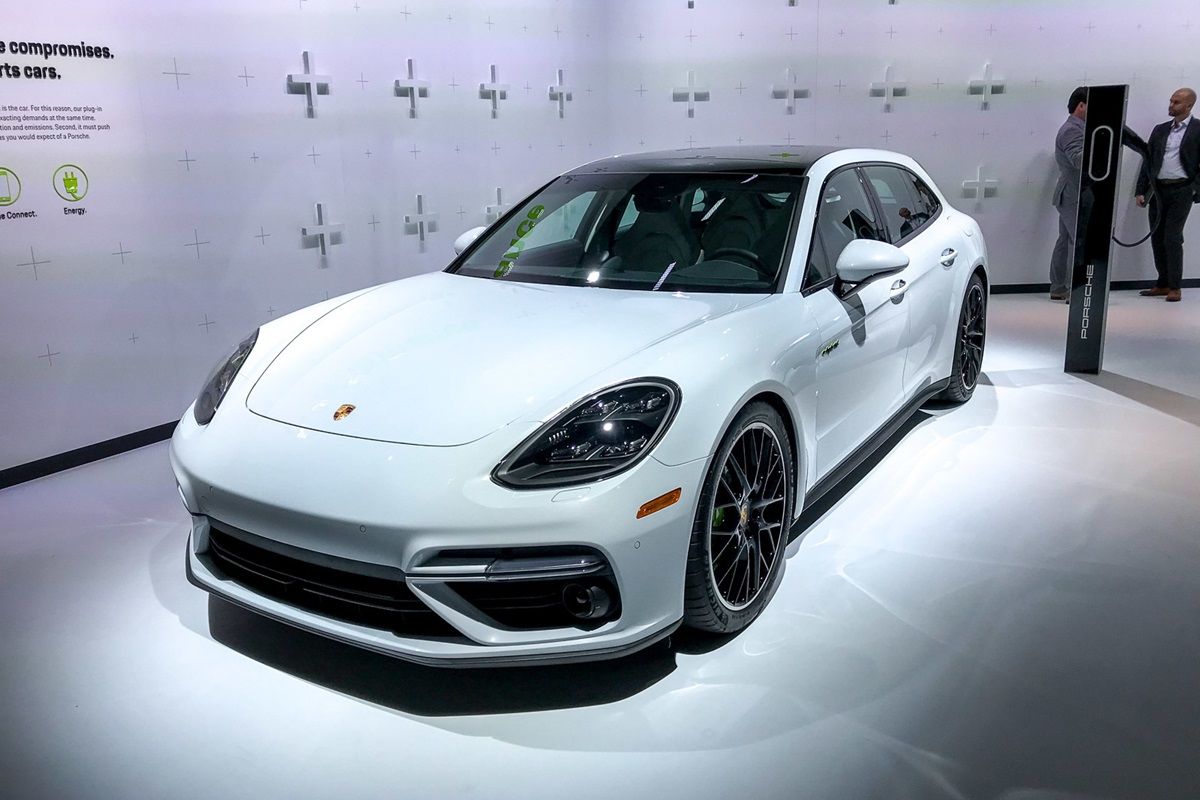 Porsche показала самый мощный универсал