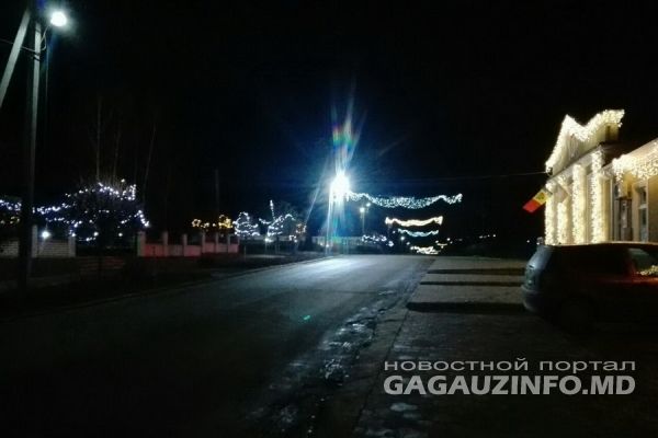 В Авдарме уже зажгли праздничные огни и поставили новогоднюю елку