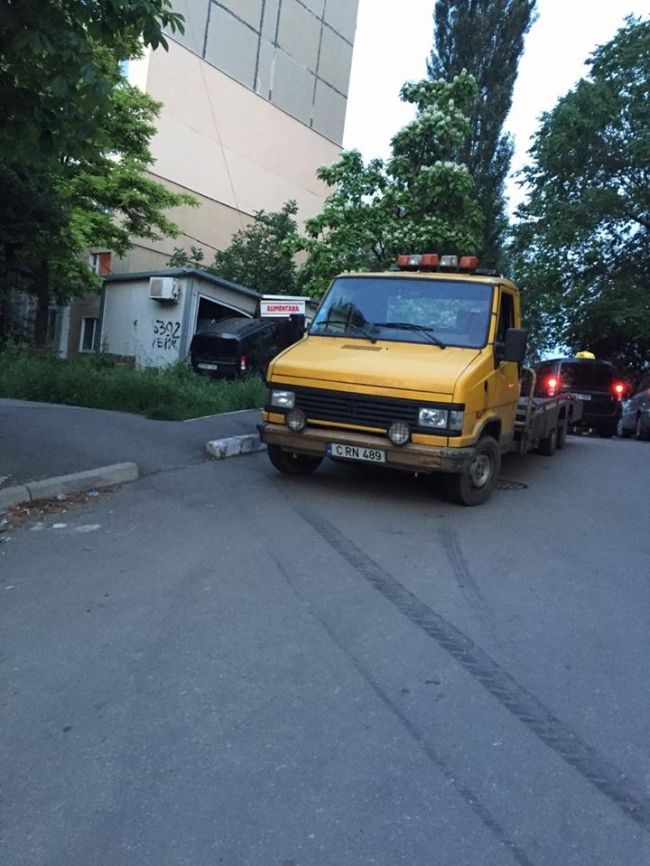 В Кишиневе автомобиль въехал в магазин