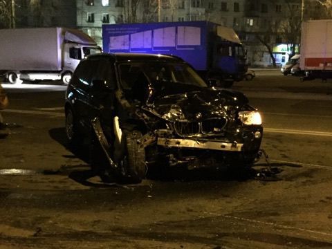 Серьезная авария в столице: на Ботанике столкнулись три автомобиля