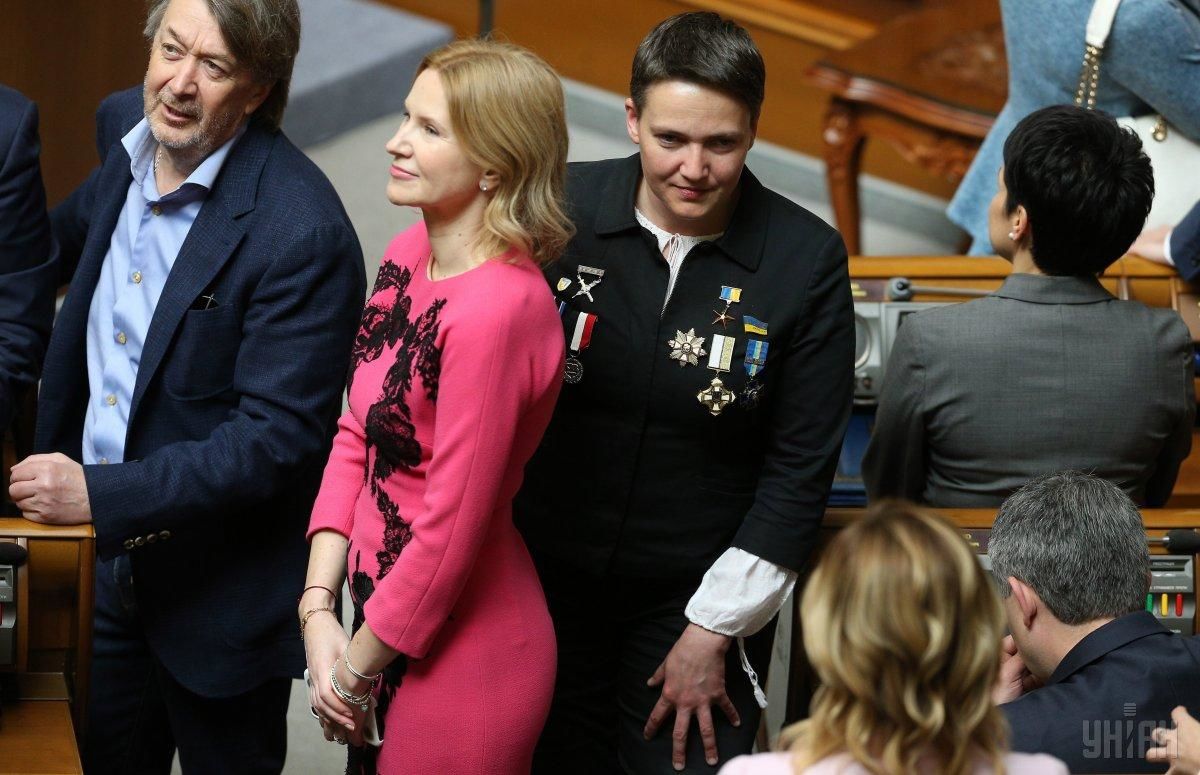 Савченко пришла на инаугурацию Зеленского, увешанная орденами