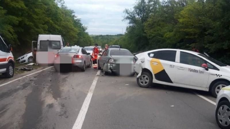 На трассе Кишинев - Вадул-луй-Водэ произошло ДТП с участием 4 машин