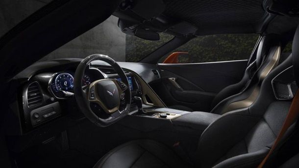 Chevrolet показала на фото мощнейший Corvette