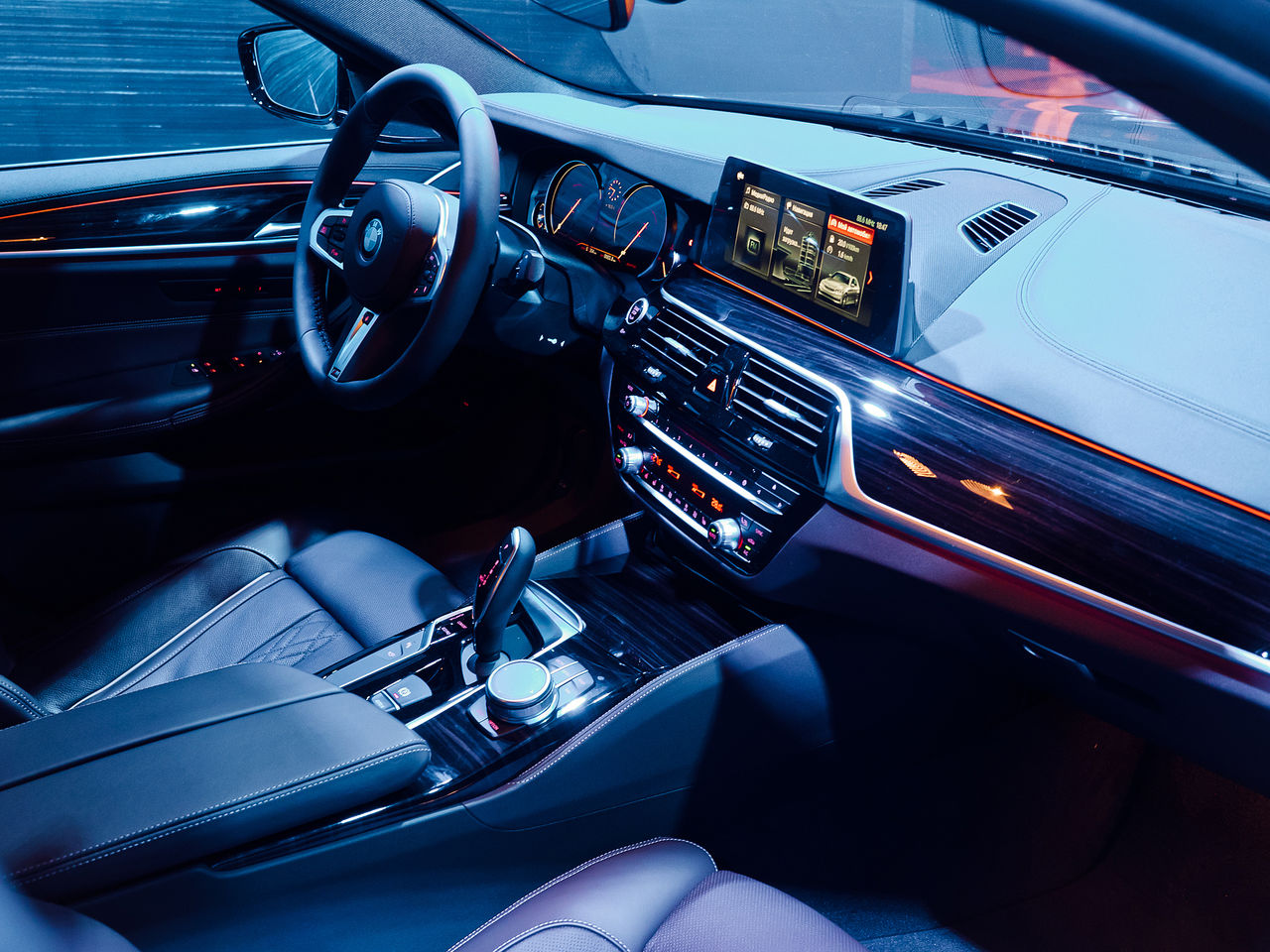 Autospace отпраздновал 20-летие и представил новый BMW 5 серии ®