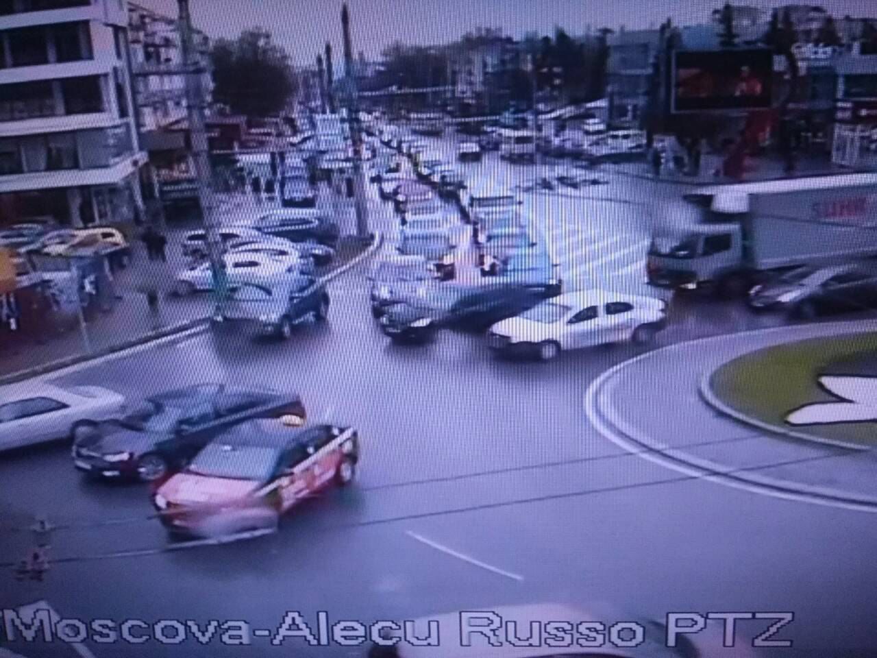 InfoTrafic 17:00: Flux majorat de transport. Străzi de evitat