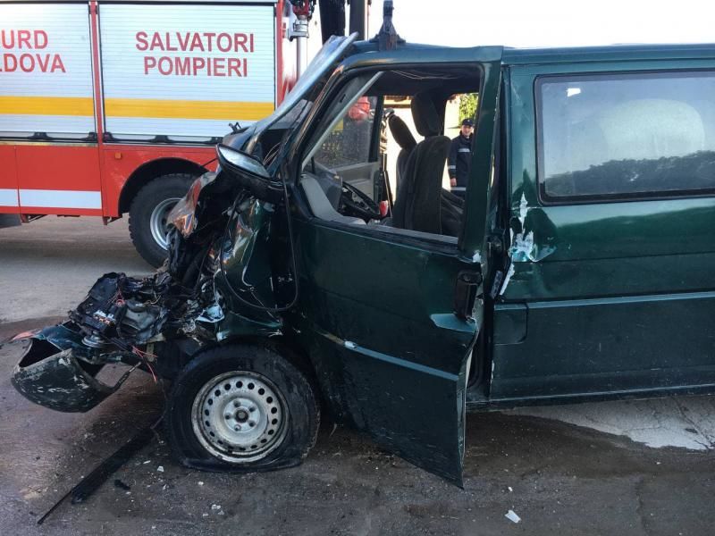 В столице машина врезалась в автоцистерну: пострадал 19-летний водитель