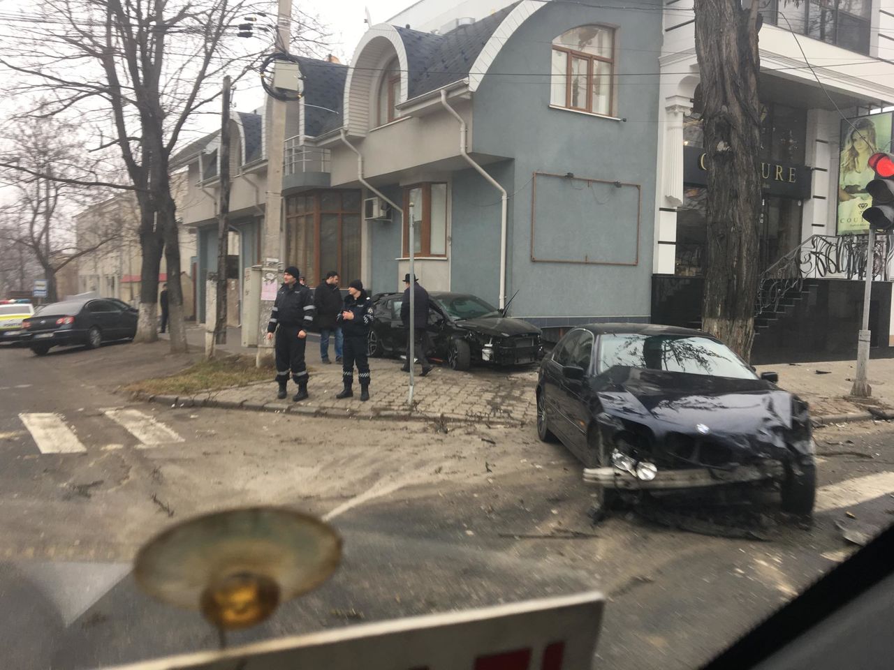 В столице столкнулись BMW и Hyundai: пострадал пешеход
