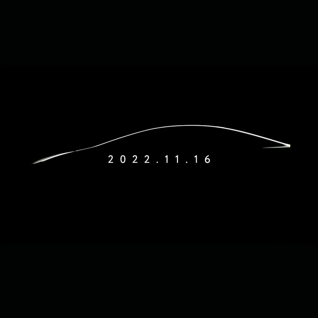 Toyota показала тизеры новой гибридной модели
