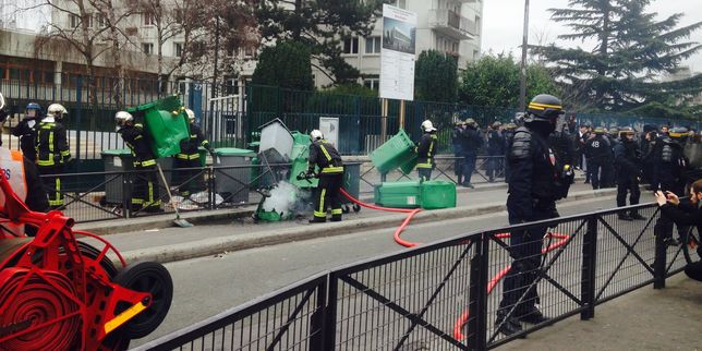 В Париже демонстранты против насилия полиции заблокировали входы в лицеи
