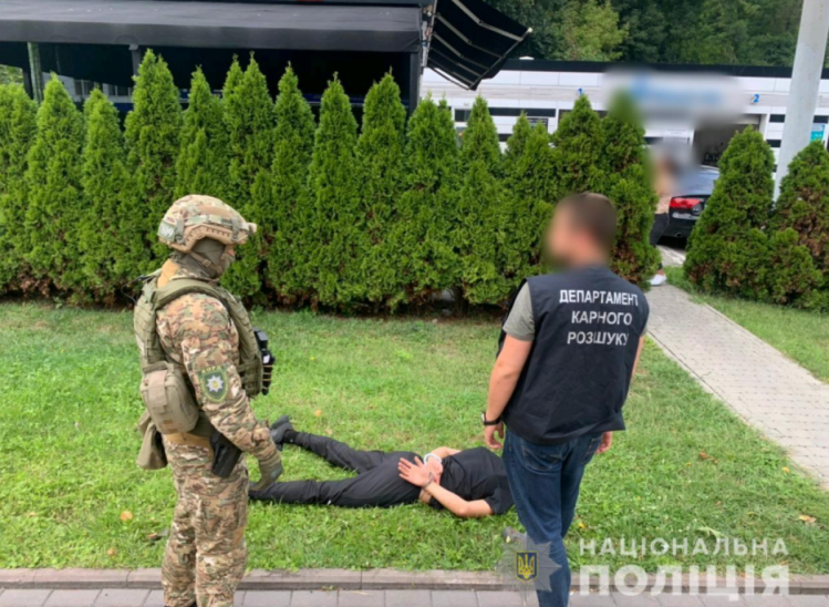 В Украине пытались сбыть миллион фальшивых долларов