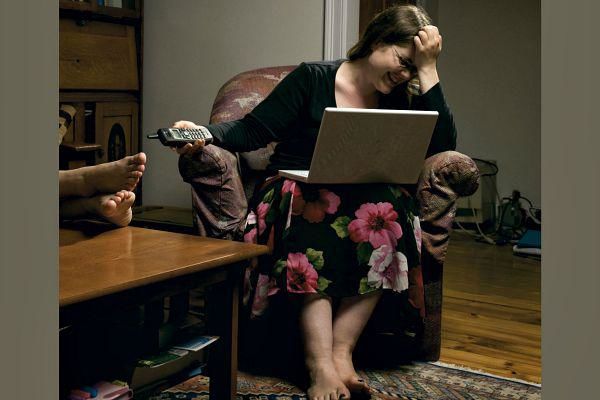 Sex la telefon: Cum arată vocile de la capătul liniilor erotice şi cum imită operatorii scârţâitul patului